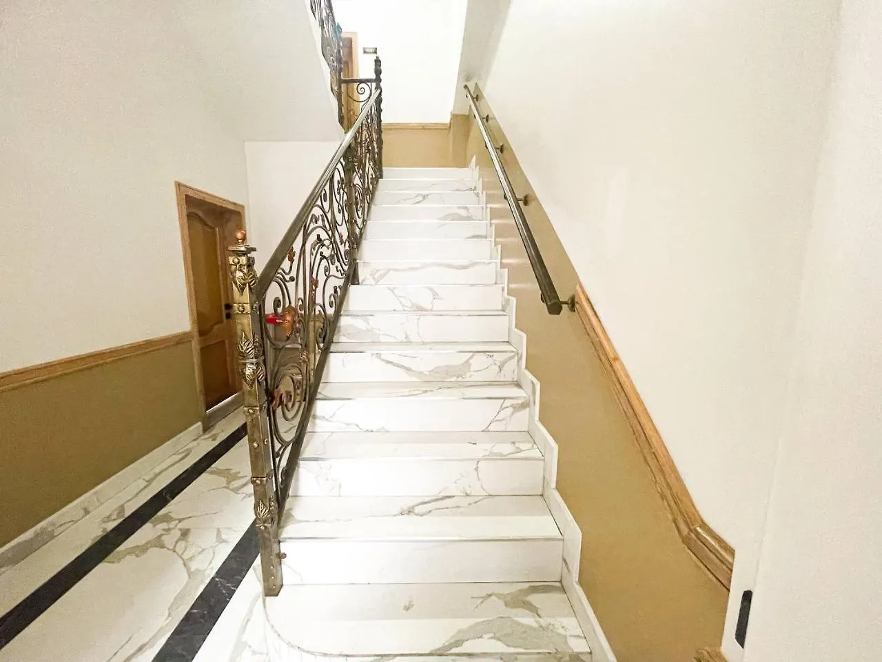 Central Suite City Center Netflix Cuenca Apartment
