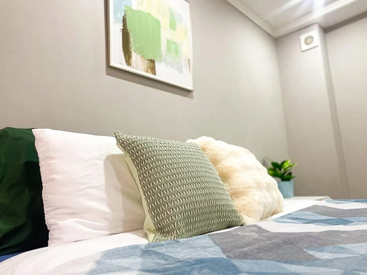 Central Suite City Center Netflix Cuenca Apartment